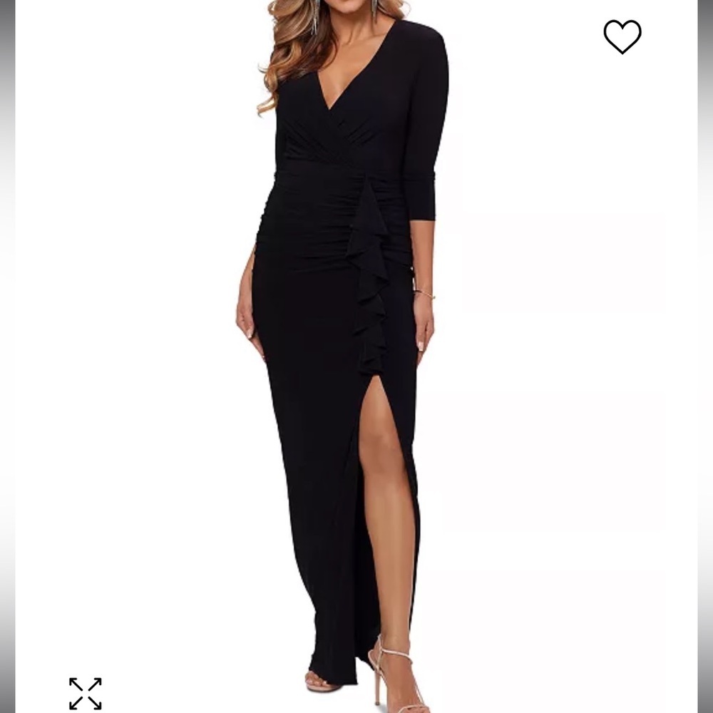 BETSY & ADAM
Ruched Ruffle-Trim body-con 
Gown size 8 black